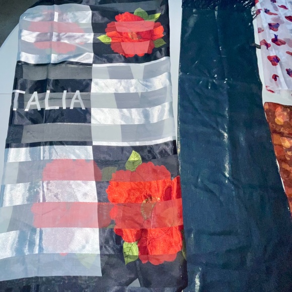 Lot of 5 Women’s Vintage and Modern Mixed Scarf Lot (Lot 7) - Picture 3 of 6